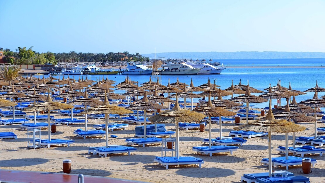 PickAlbatros White Beach Resort